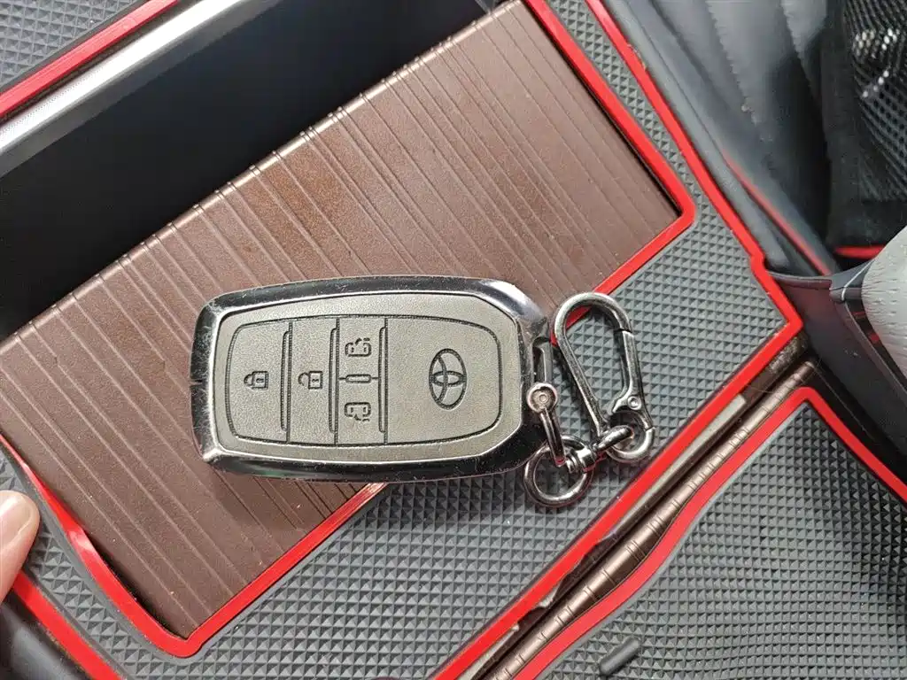 Toyota Granvia 2024 2.5L Hybrid Luxury фото 12