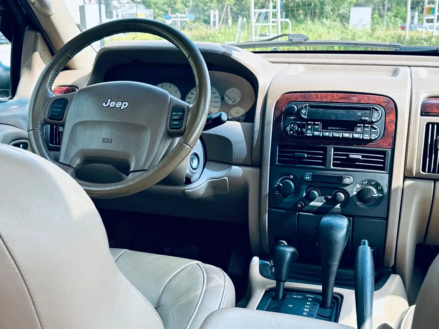 Фото 8 - Jeep Grand Cherokee