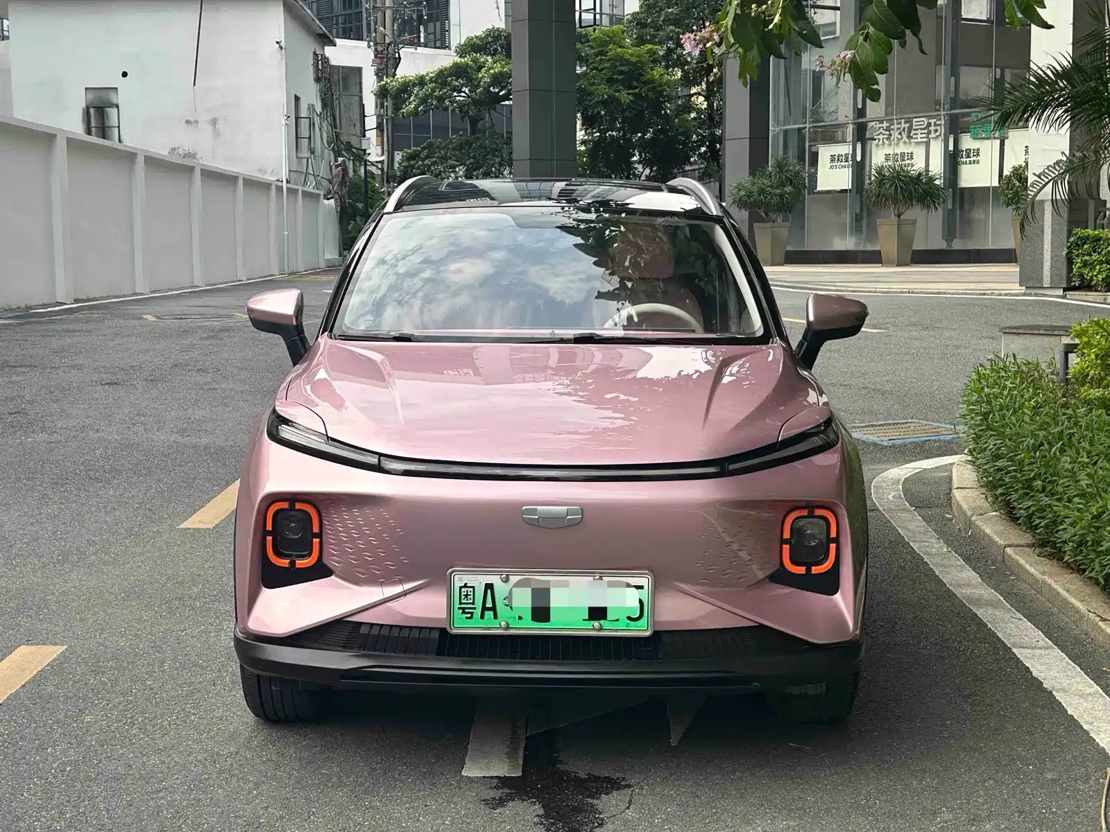 Фото 2 - Geely Geometry E Firefly