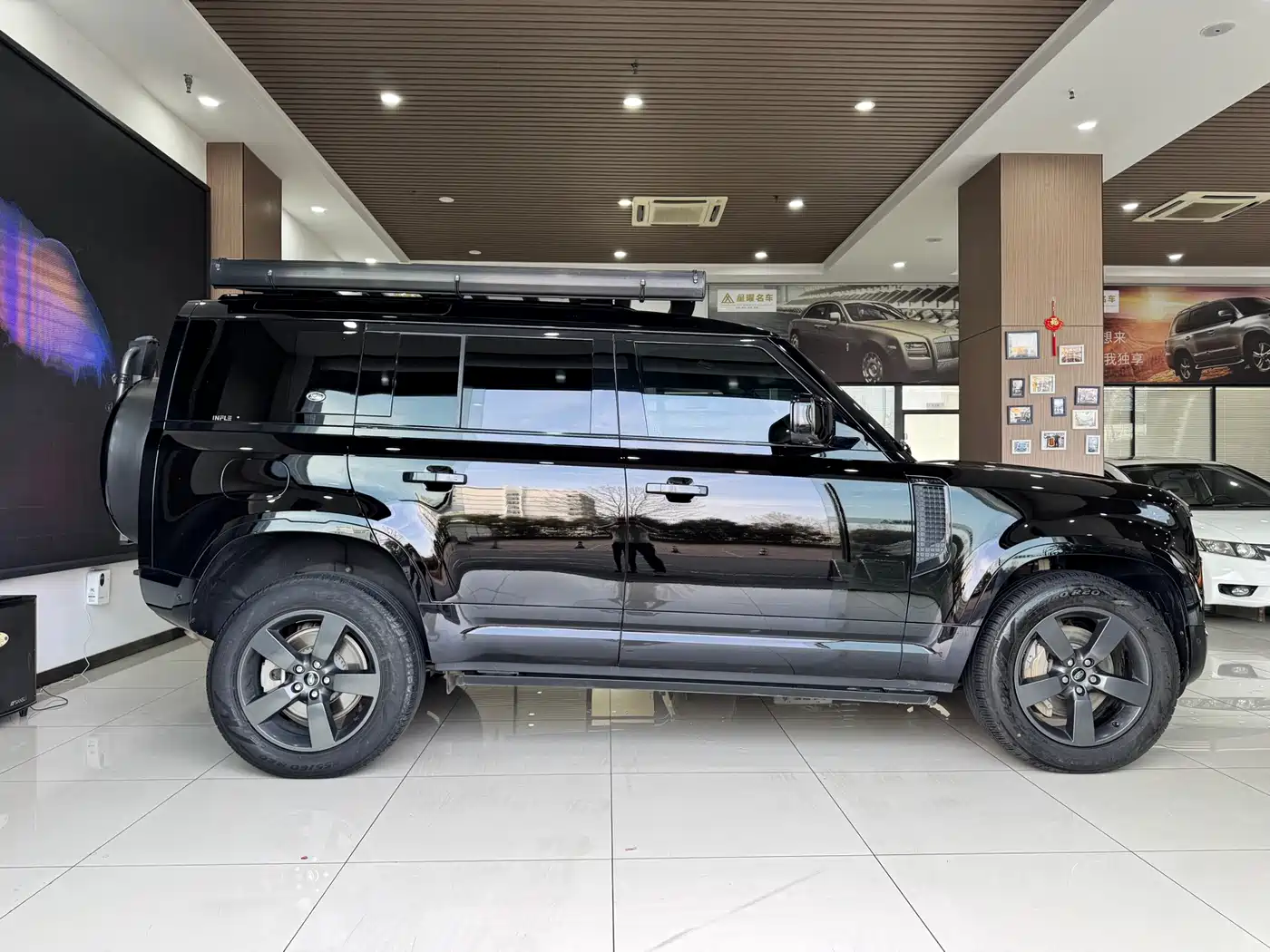Land Rover Defender 2023 Facelift 110 3.0T P400 X-DYNAMIC HSE фото 6
