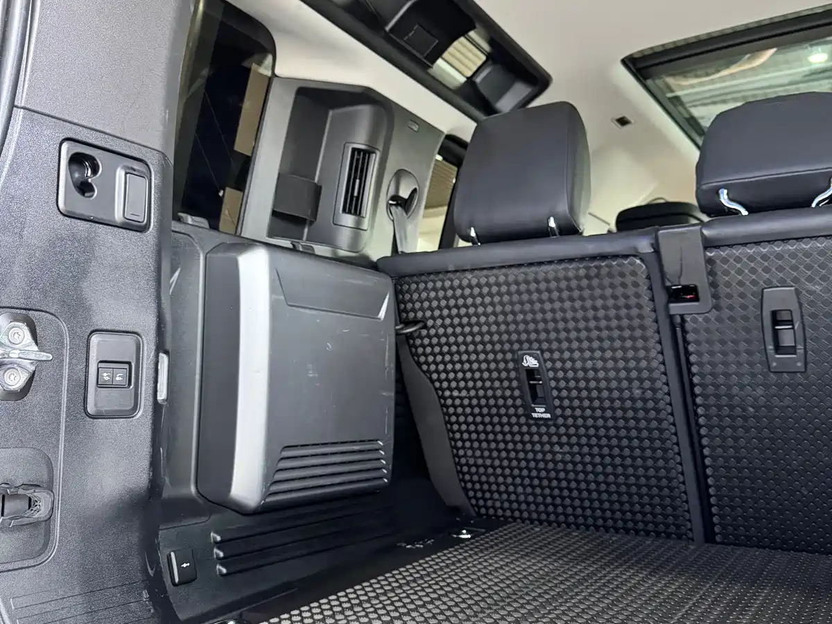 Land Rover Defender 2023 Facelift 110 3.0T P400 X-DYNAMIC HSE фото 10