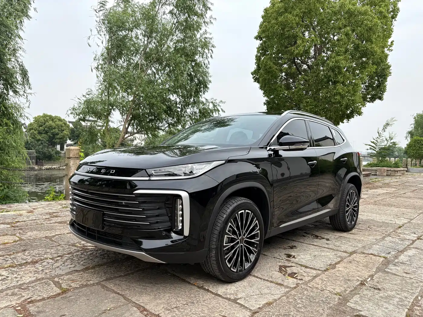 Exeed Lingyun 2025 300T 2WD Starlight Edition