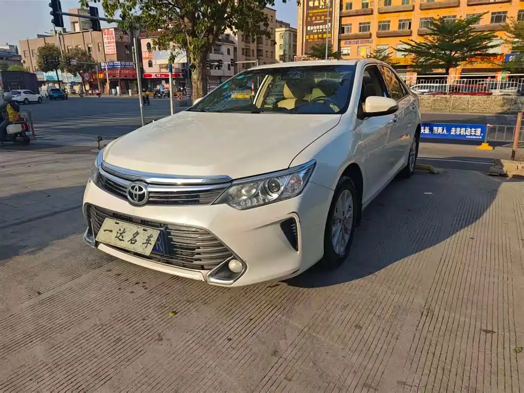 Toyota Camry 2015 2.0G Leading Edition