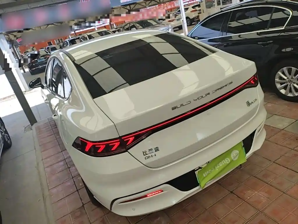 BYD Qin PLUS 2024 Glory Edition DM-i 55KM Leading фото 5