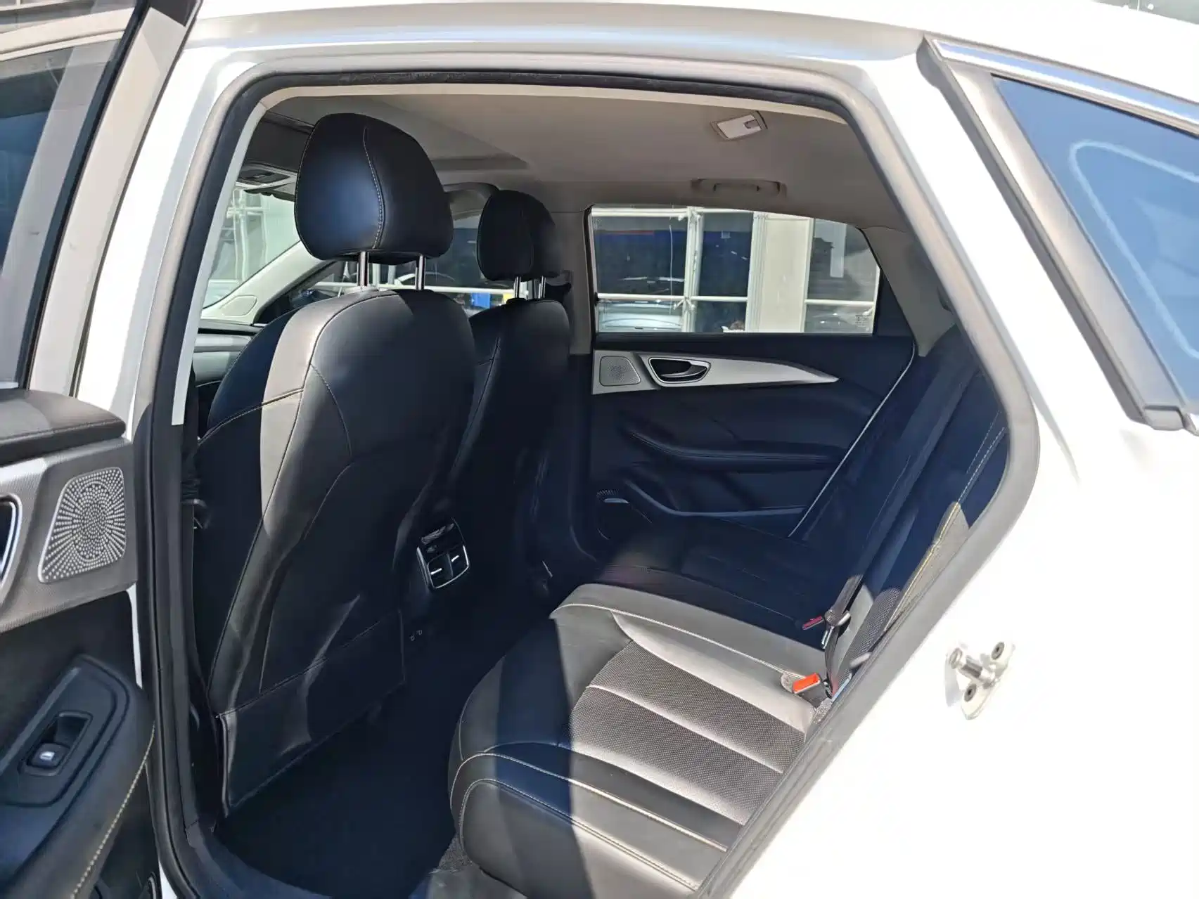 Фото 9 - Roewe i6 MAX EV