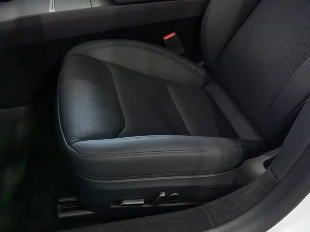 Tesla Model 3 2026 2025 Model Year Facelift Rear-Wheel Drive