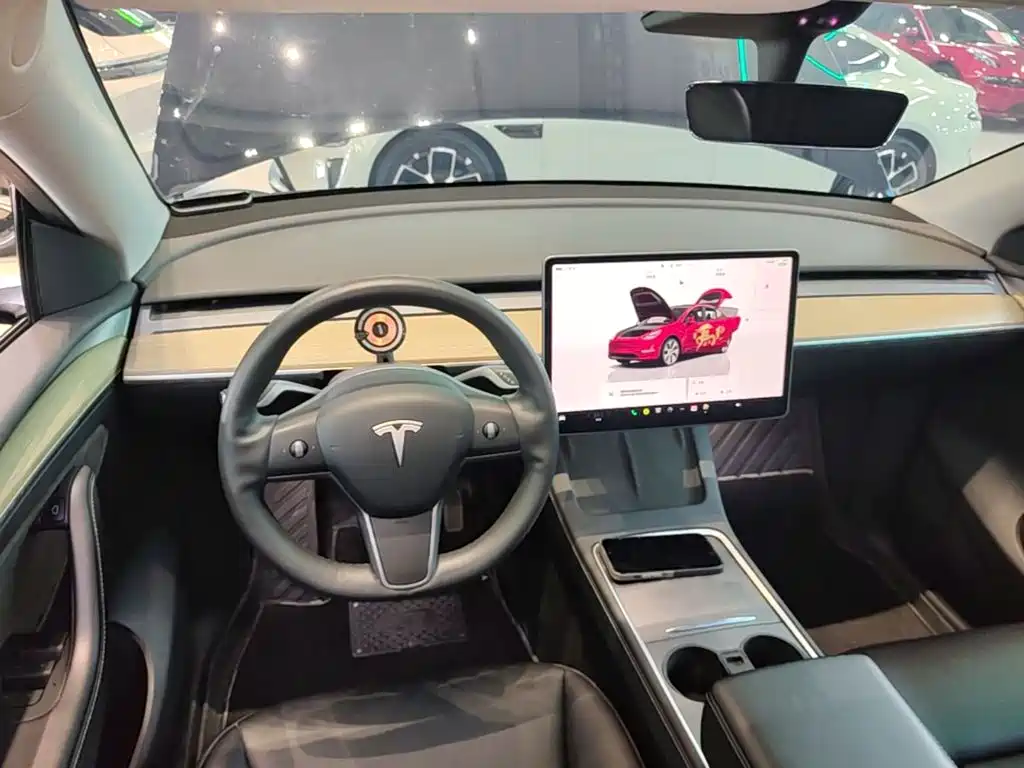 Фото 10 - Tesla Model Y