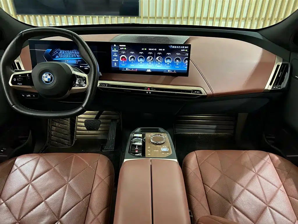 BMW iX 2023 xDrive50 фото 13