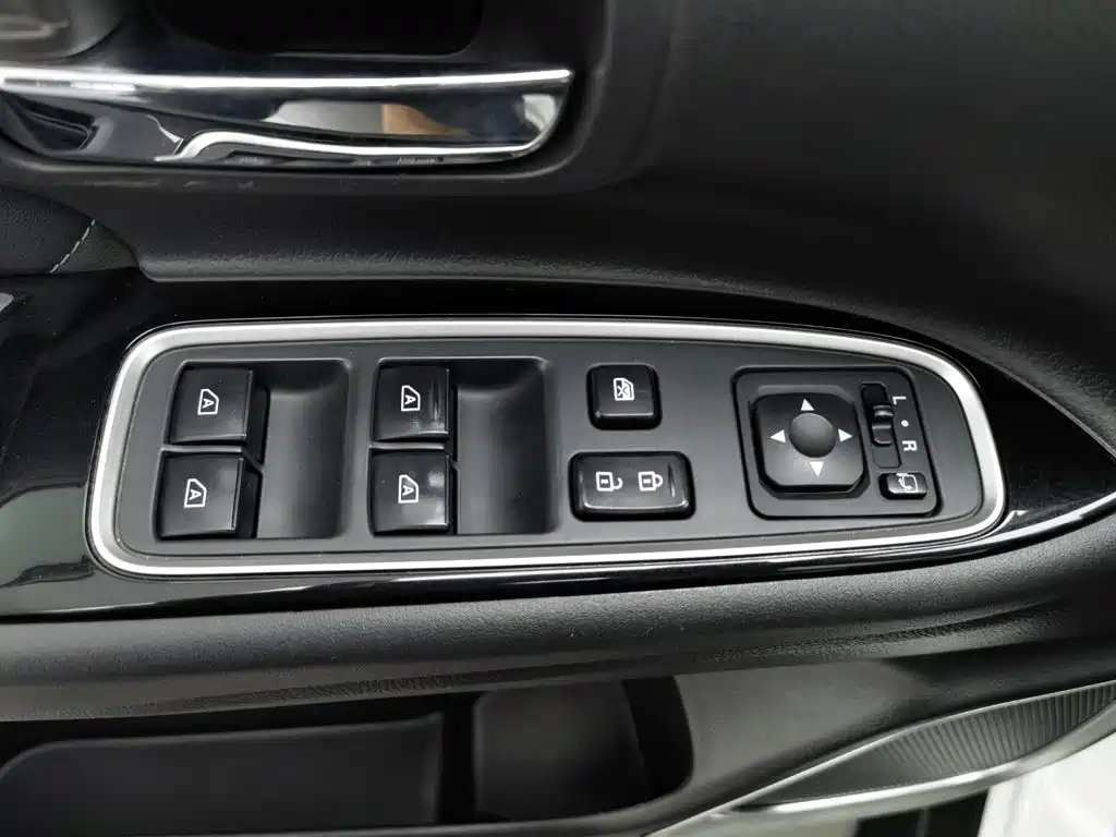 Photo 9 - Mitsubishi Outlander