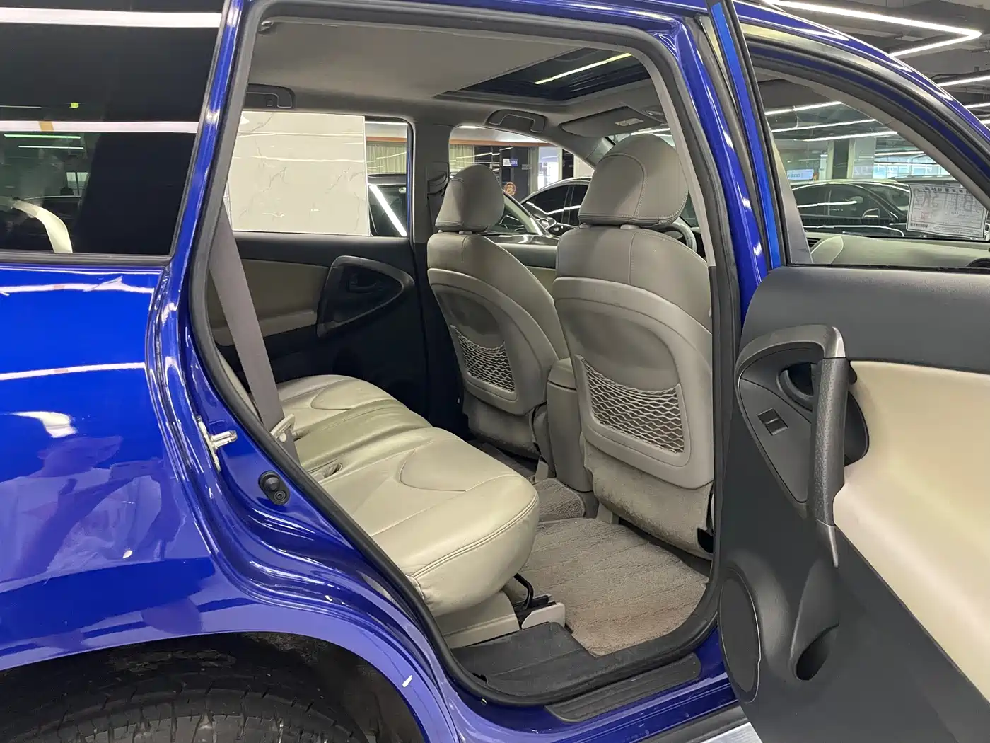 Фото 9 - Toyota RAV4