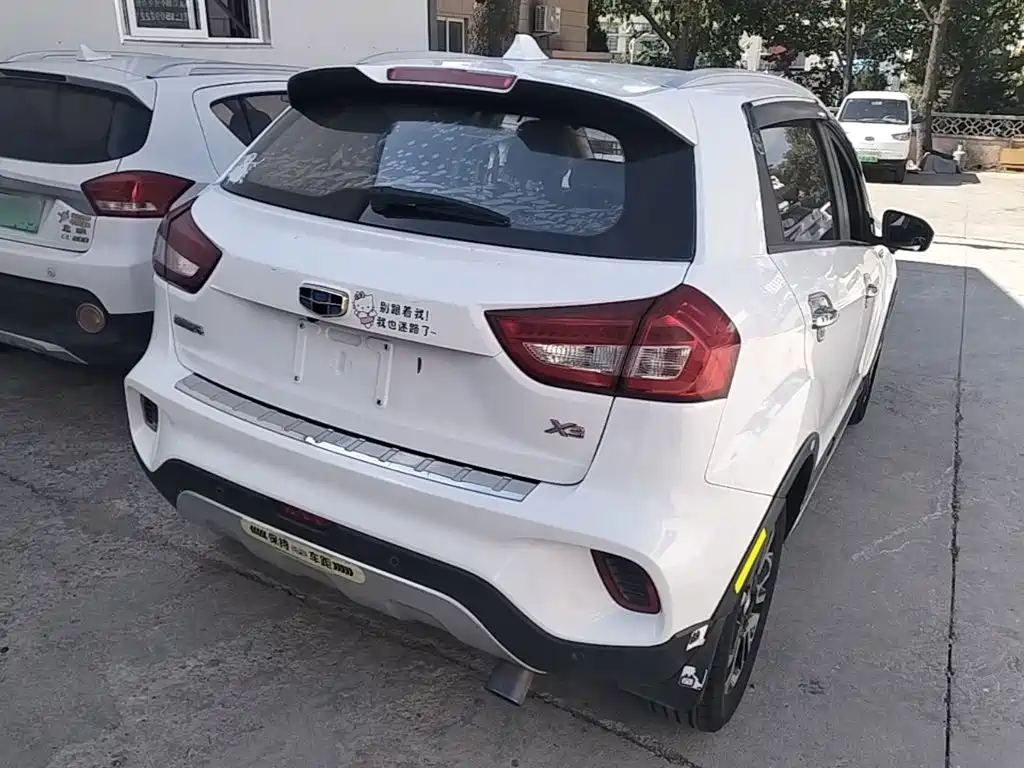 Фото 7 - Geely Vision X3
