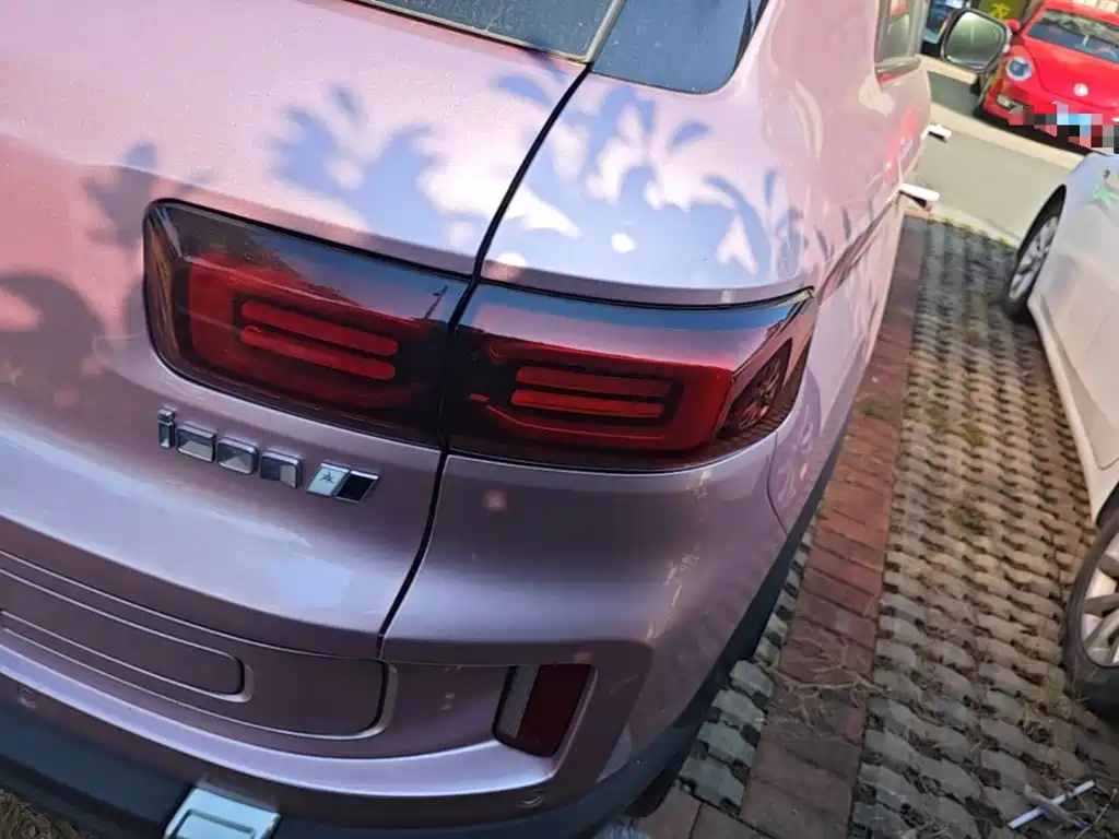 Фото 8 - Geely ICON