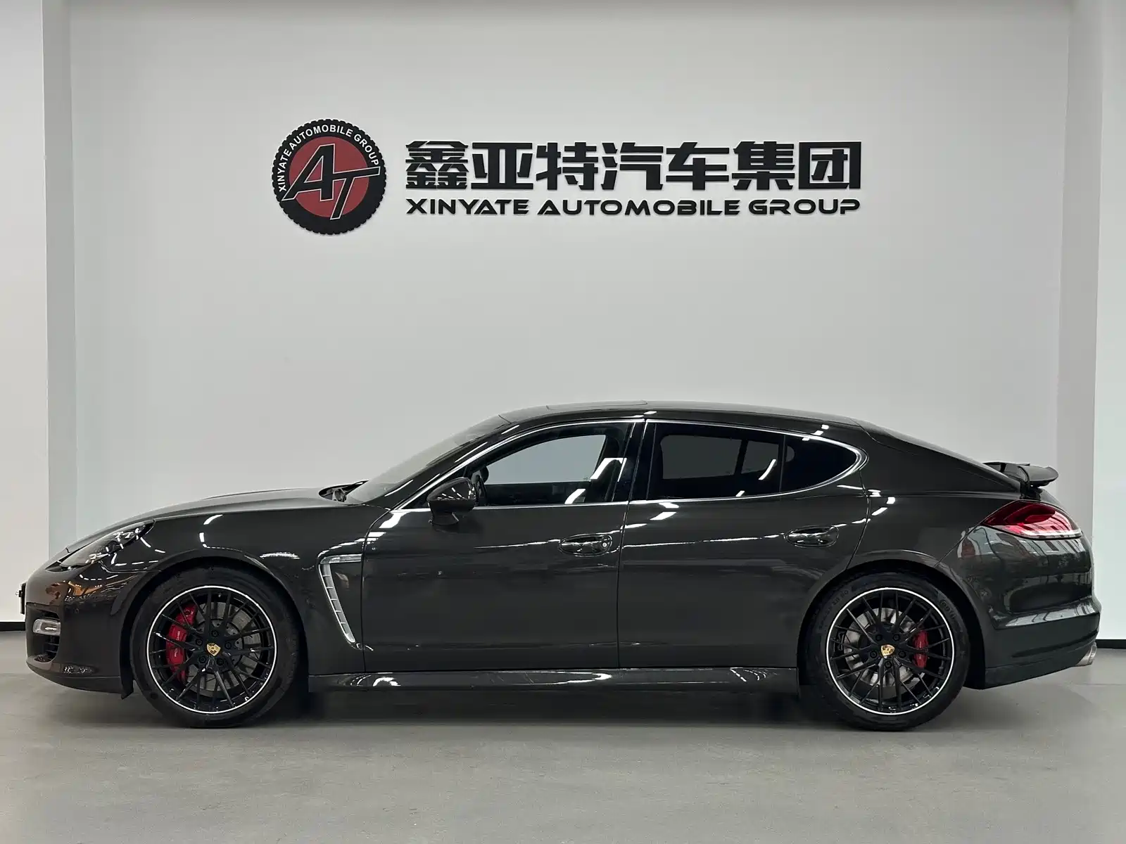 Photo 4 - Porsche Panamera