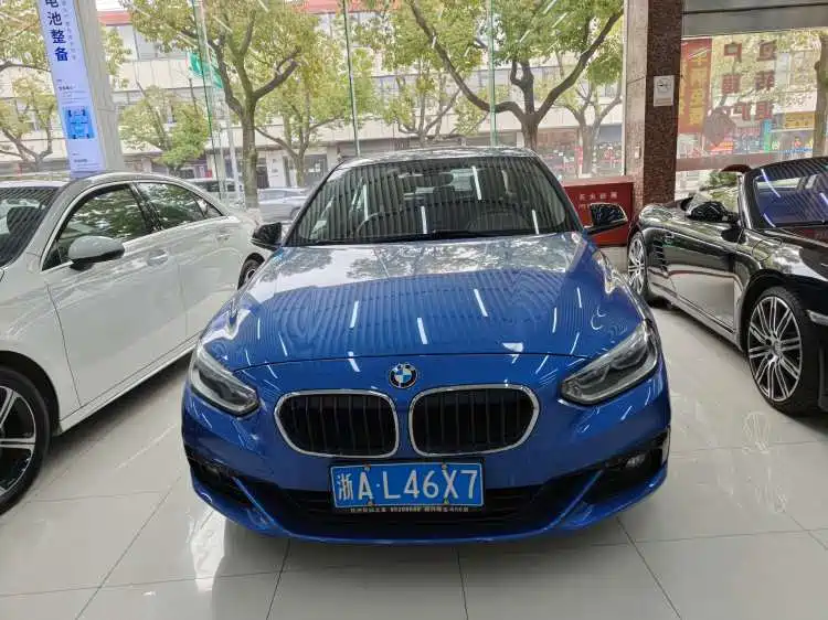 BMW 1 Series 2018 118i Sport Edition фото 2