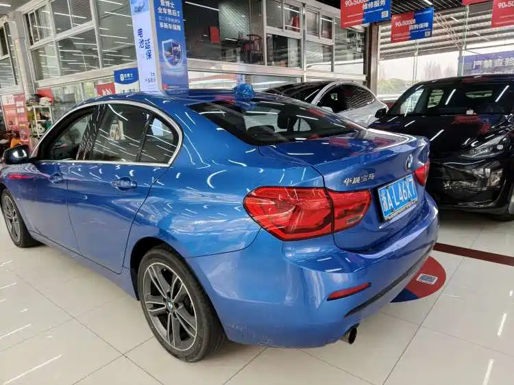 BMW 1 Series 2018 118i Sport Edition фото 8