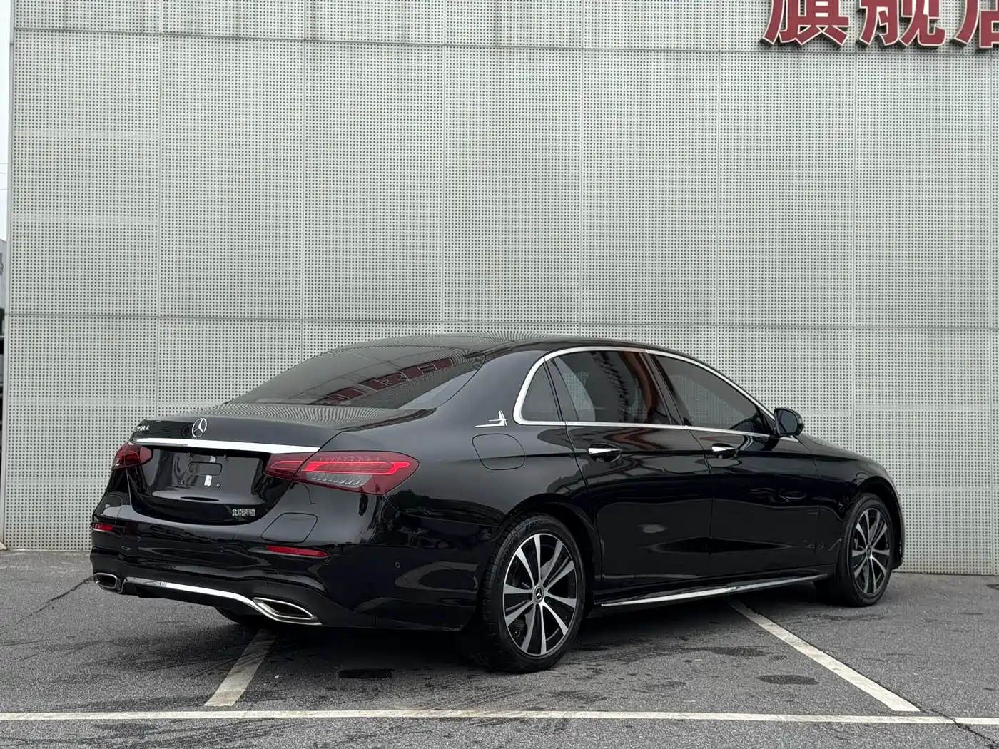 Mercedes-Benz E-Class New Energy 2023 E 350 e L Plug-in Hybrid Sport Sedan фото 4