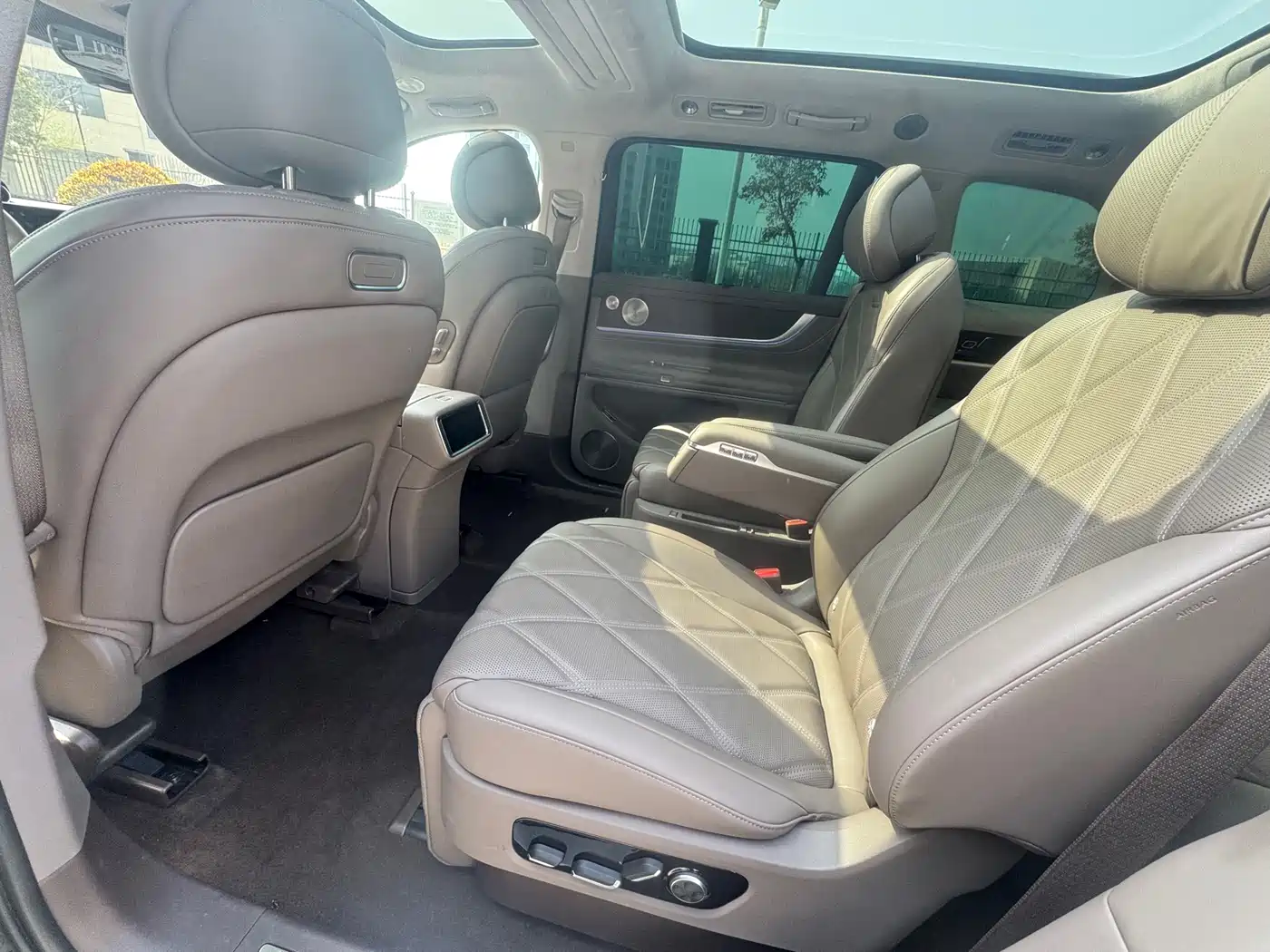 AITO Wenjie AITO M9 2025 Extended Range Ultra 52kWh 6-Seater фото 10