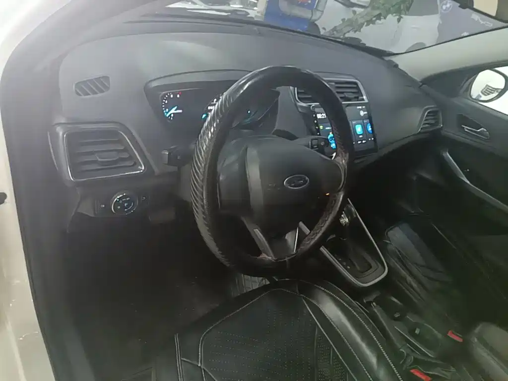 Фото 10 - Ford Escort