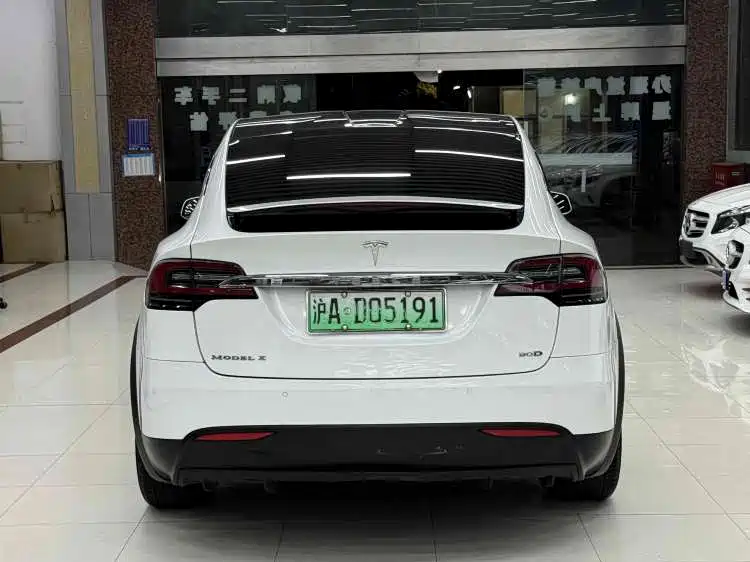 TESLA MODEL X