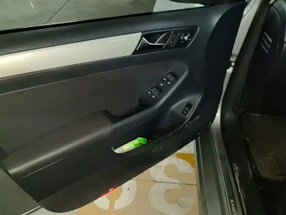 Volkswagen Sagitar 2014 1.4TSI Automatic Luxury фото 7