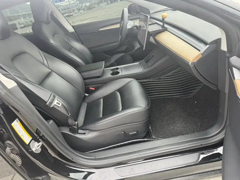 Фото 24 - Tesla Model 3