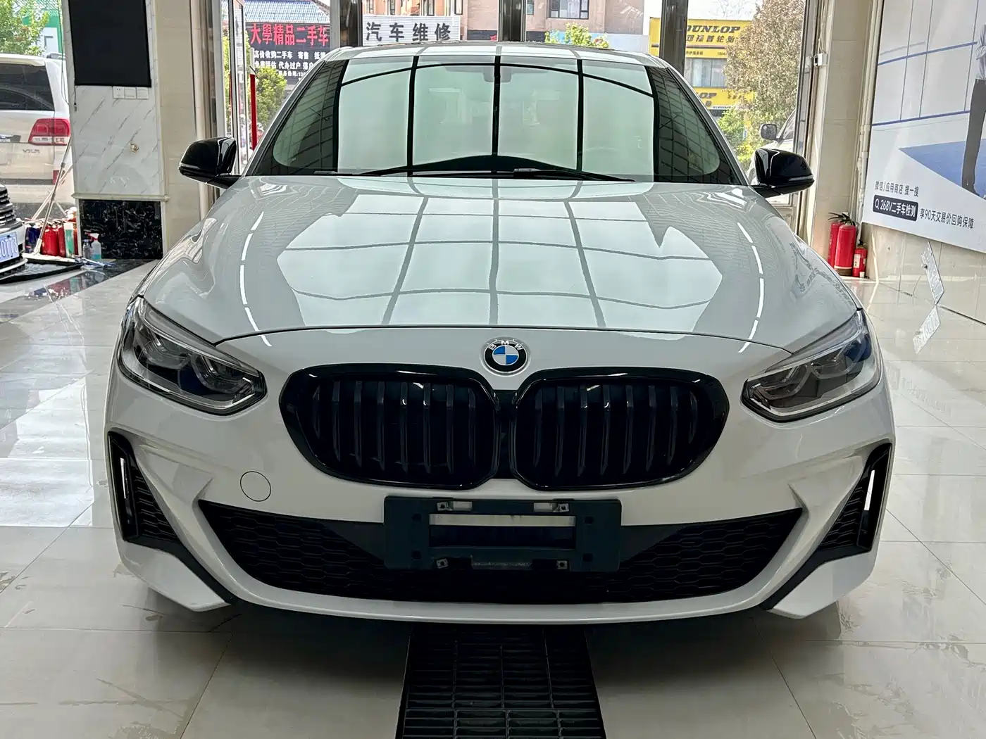 BMW 1 Series 2023 120i M Sport Shadow Edition фото 2