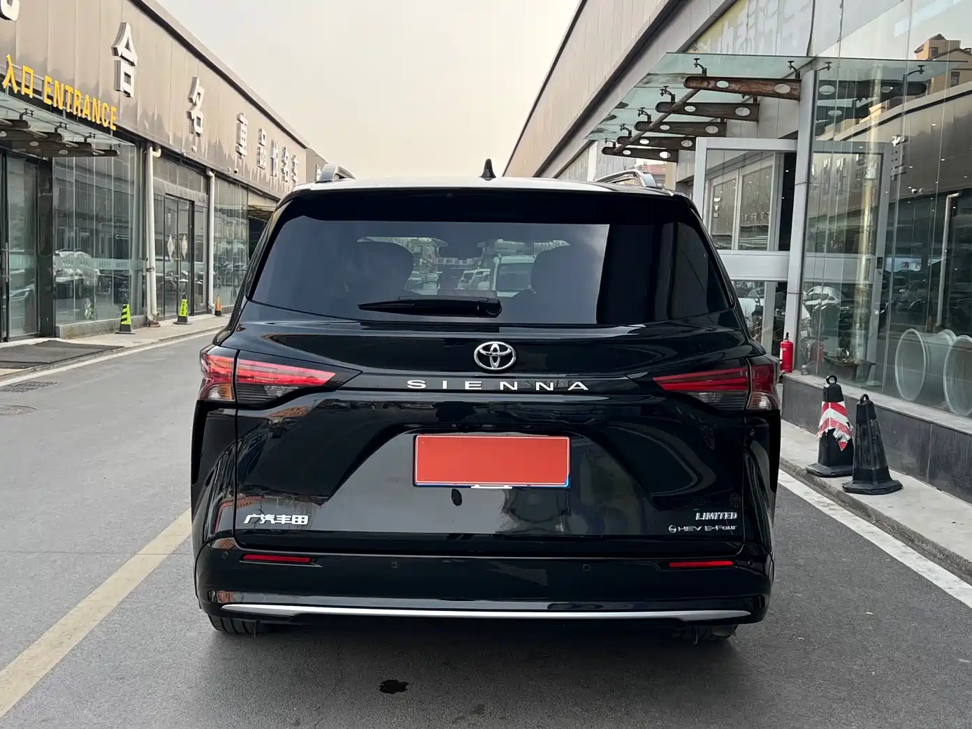 Toyota Sienna 2024 2.5L Hybrid 4WD Premium Edition фото 5
