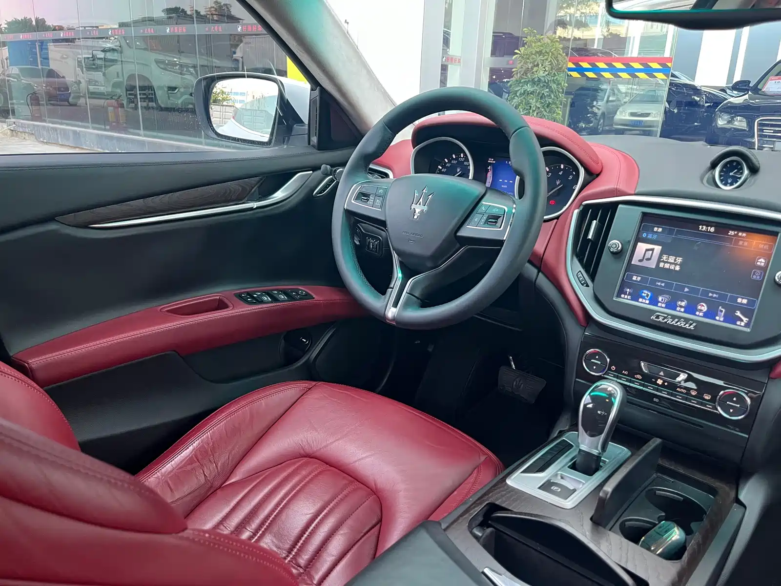 Photo 8 - Maserati Ghibli