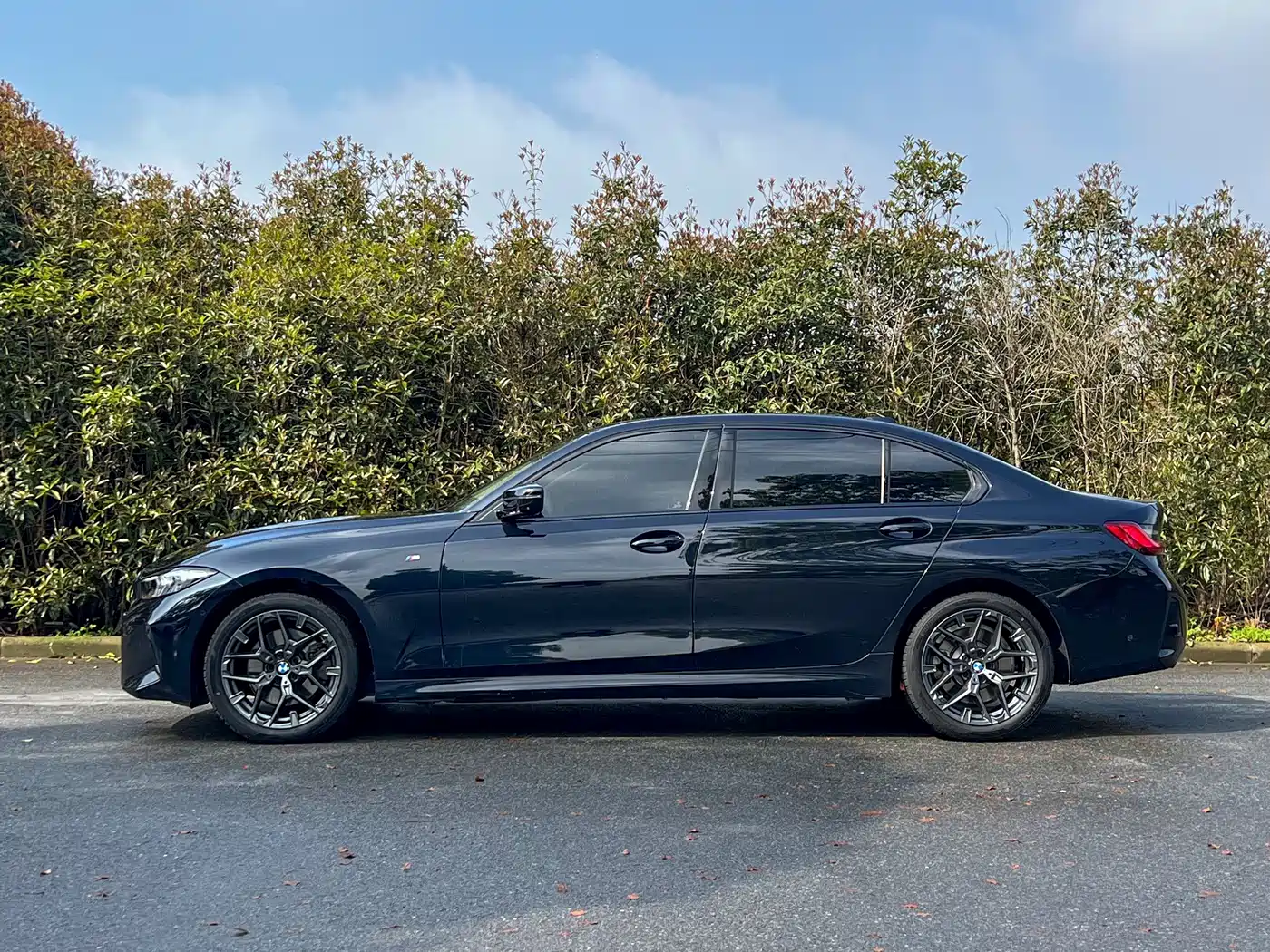 BMW 3 Series 2025 330Li M Sport Night Edition фото 6