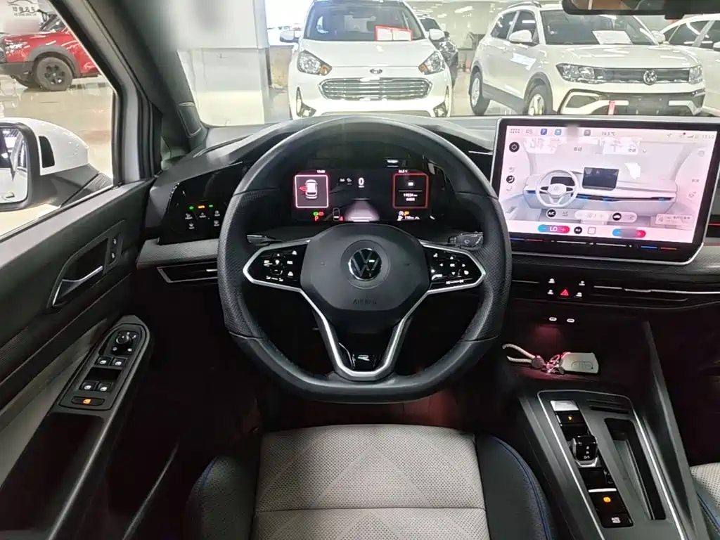 Photo 11 - Volkswagen Golf