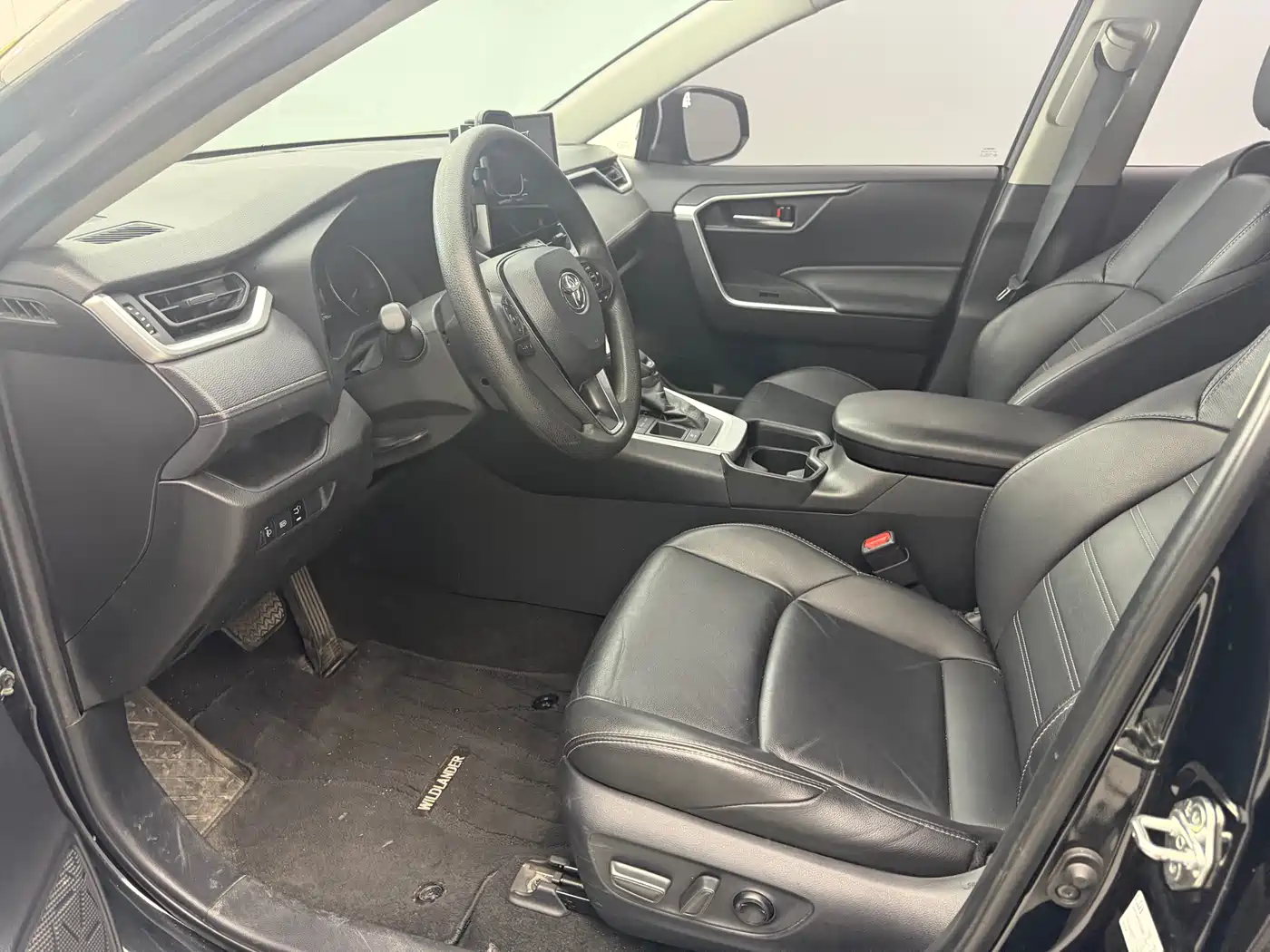 Toyota Wildlander 2021 Hybrid 2.5L E-CVT 2WD Luxury Edition фото 8