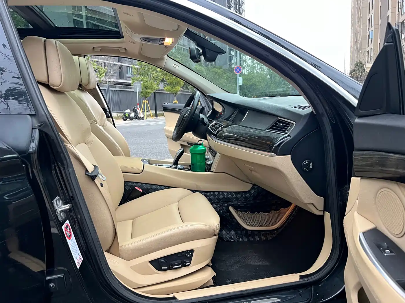 BMW 5 Series GT 2011 535i xDrive Luxury Model фото 13