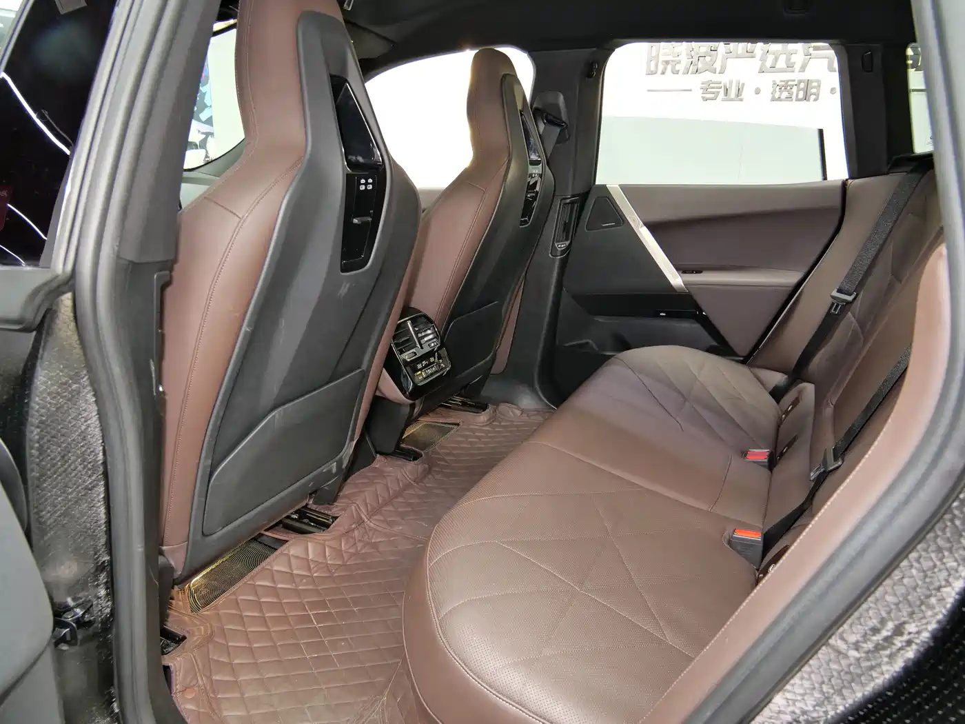 BMW iX 2022 xDrive40 фото 10