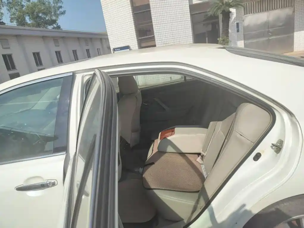 Фото 5 - Toyota Camry