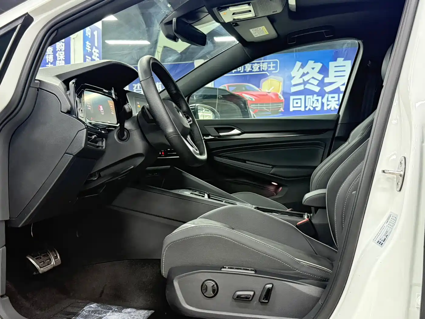 Volkswagen Golf 2021 280TSI DSG R-Line фото 16