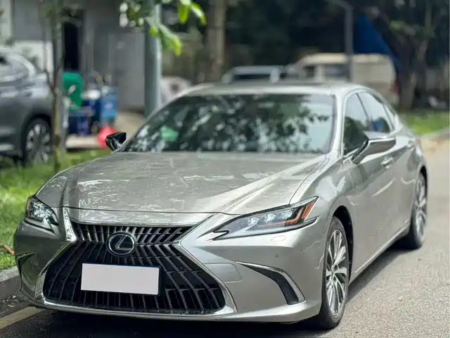 Lexus ES 2019