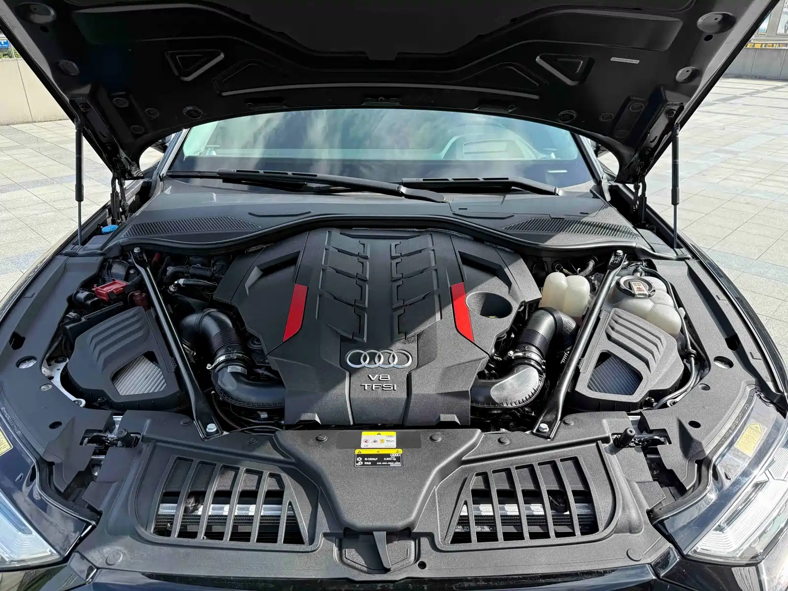Фото 4 - Audi S8