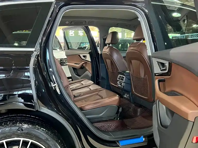 Audi Q7 2019 55 TFSI Technology фото 12