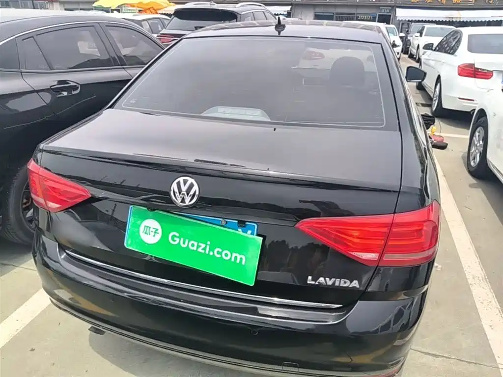 Volkswagen Lavida 2017 1.6L Automatic Comfort Edition фото 6