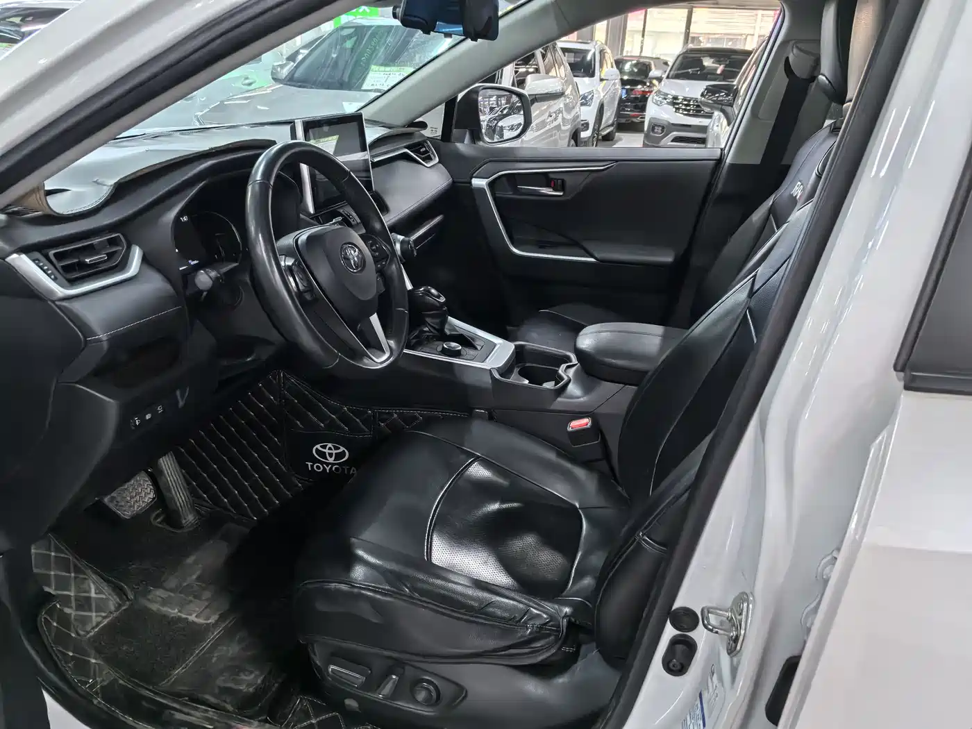 Toyota RAV4 Rongfang 2022 2.0L CVT 4WD Premium Edition фото 7
