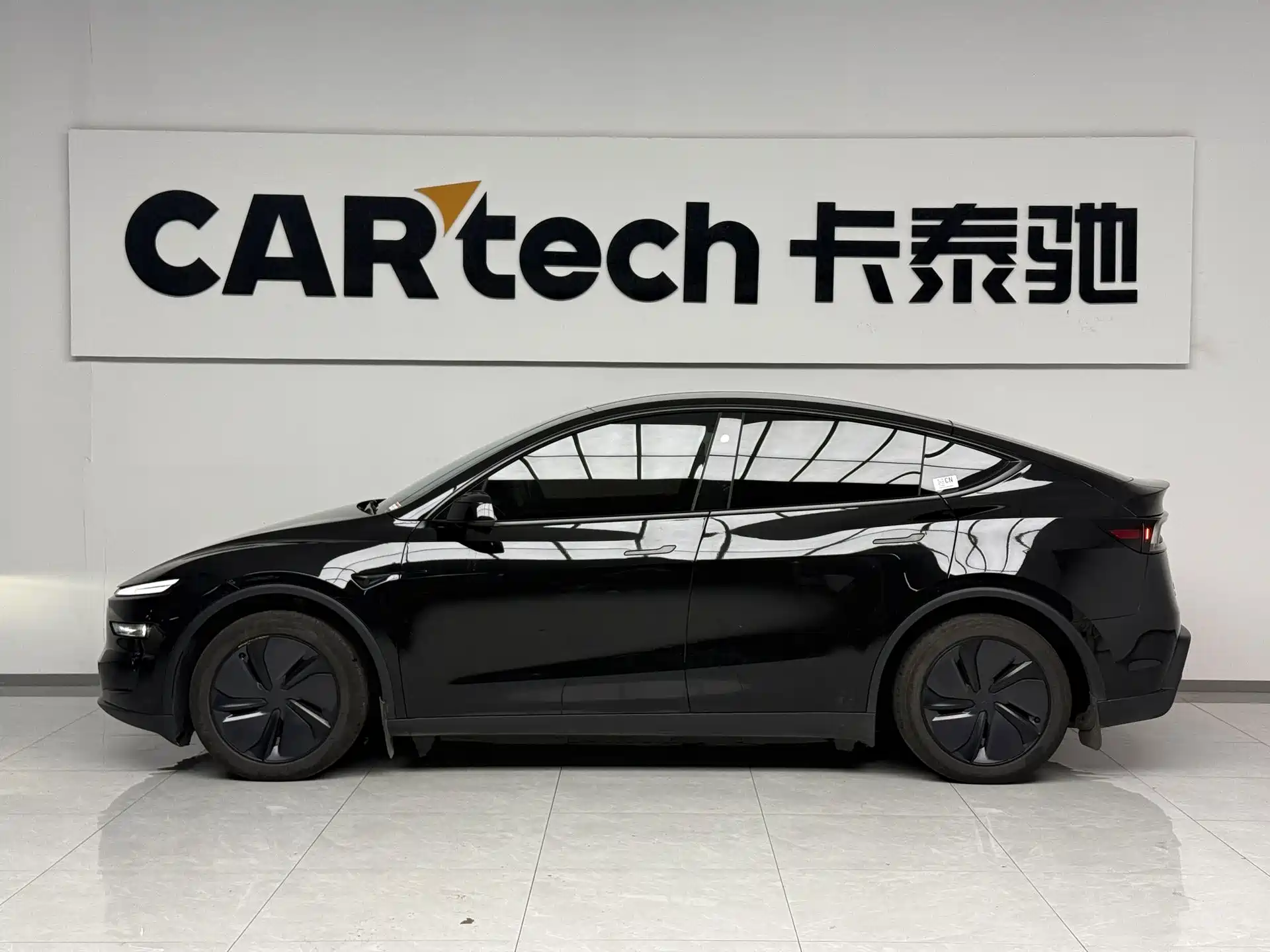 Photo 4 - Tesla Model Y