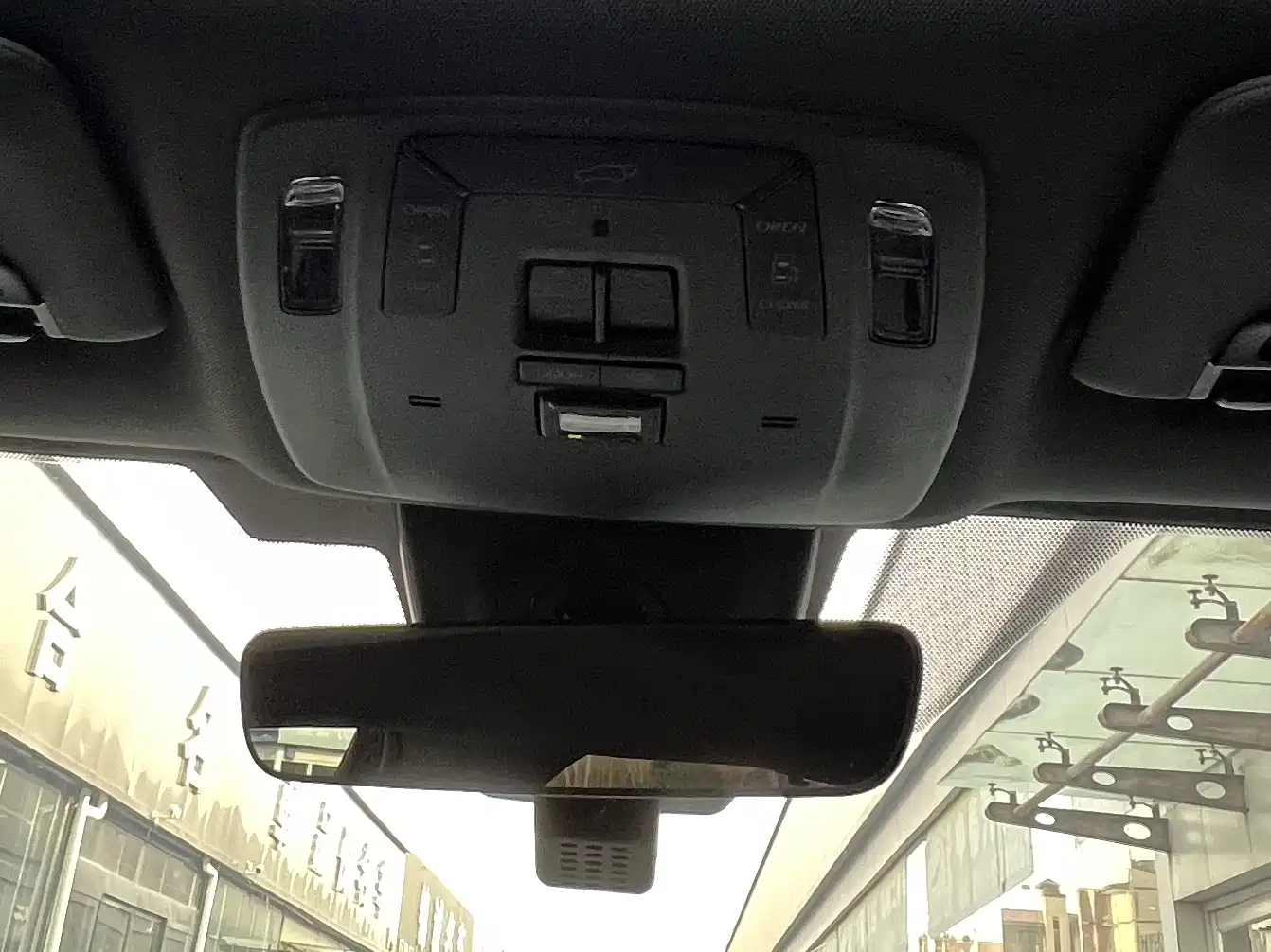 Toyota Sienna 2024 2.5L Hybrid 4WD Premium Edition фото 16