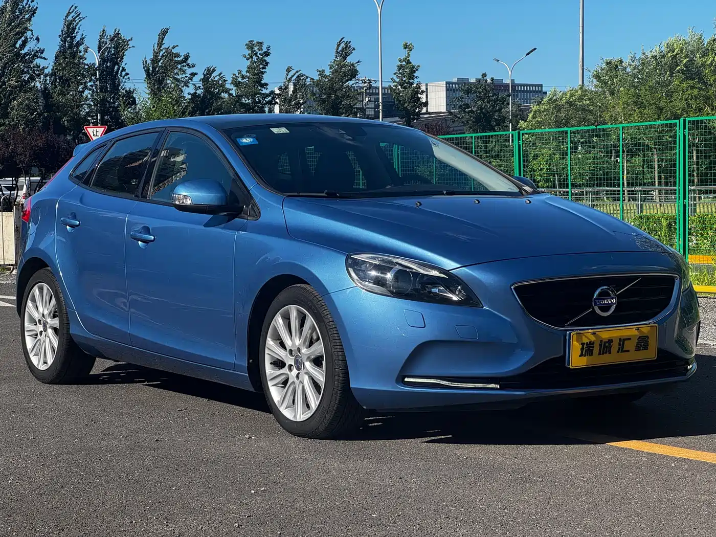 Фото 3 - Volvo V40