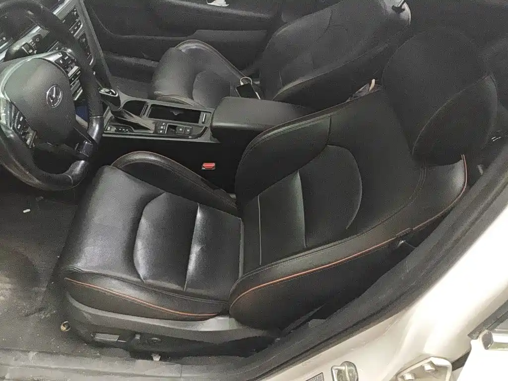 صورة 14 - Hyundai Sonata