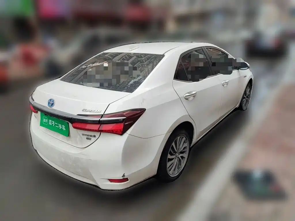Toyota Corolla 2017 Facelift Hybrid 1.8L E-CVT Leading Edition фото 4