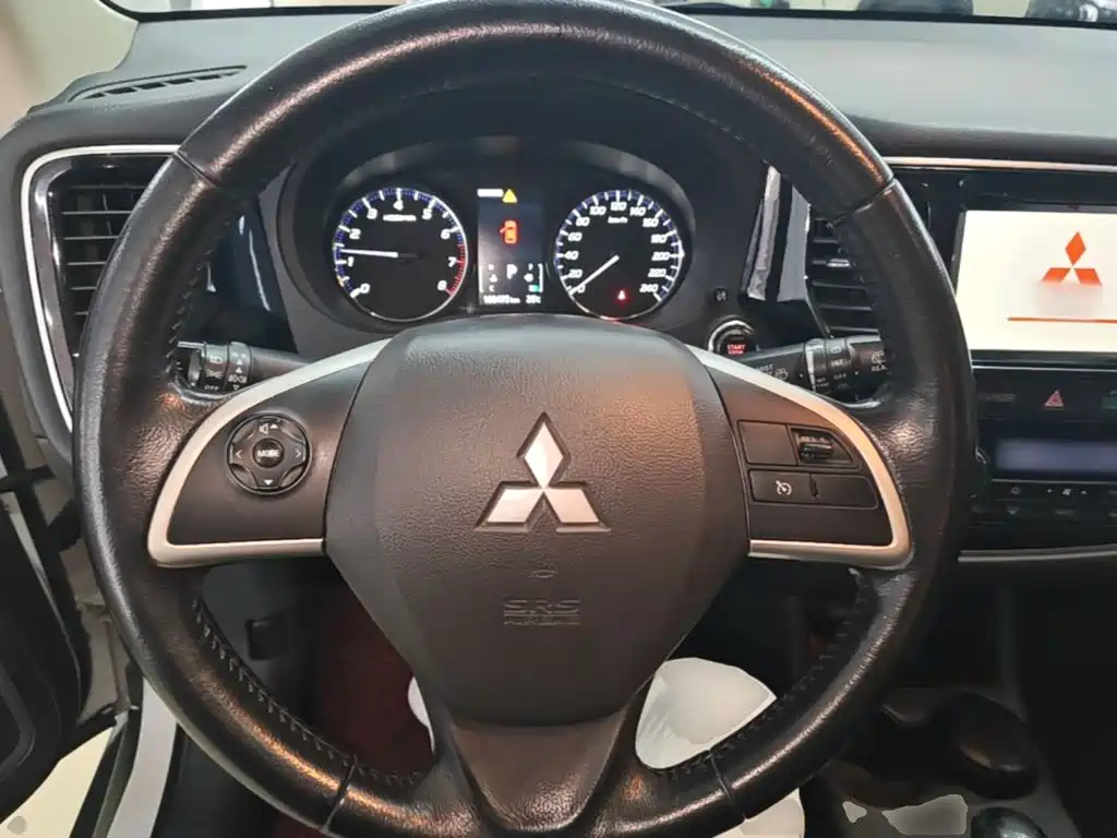 Mitsubishi Outlander (Import) 2015 2014 2.4L 4WD Luxury Value Edition 5-seater