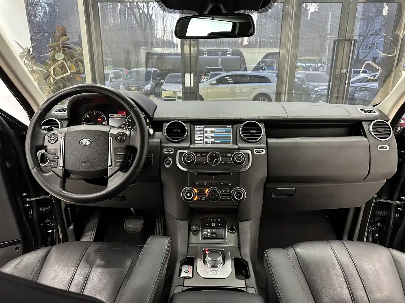 Land Rover Discovery 2015 3.0 SDV6 HSE Diesel фото 8