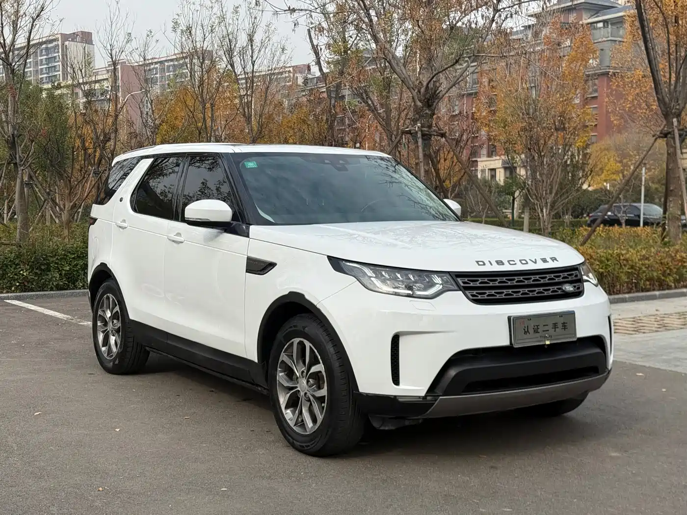 Land Rover Discovery 2017 3.0 SC V6 S фото 3