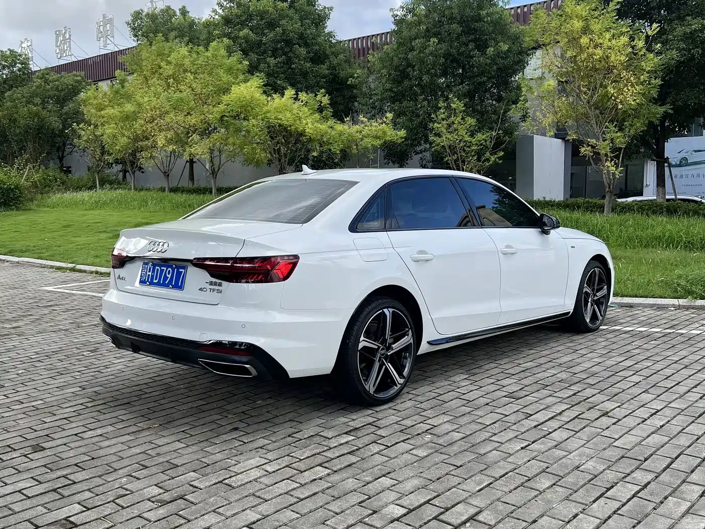 Фото 11 - Audi A4L