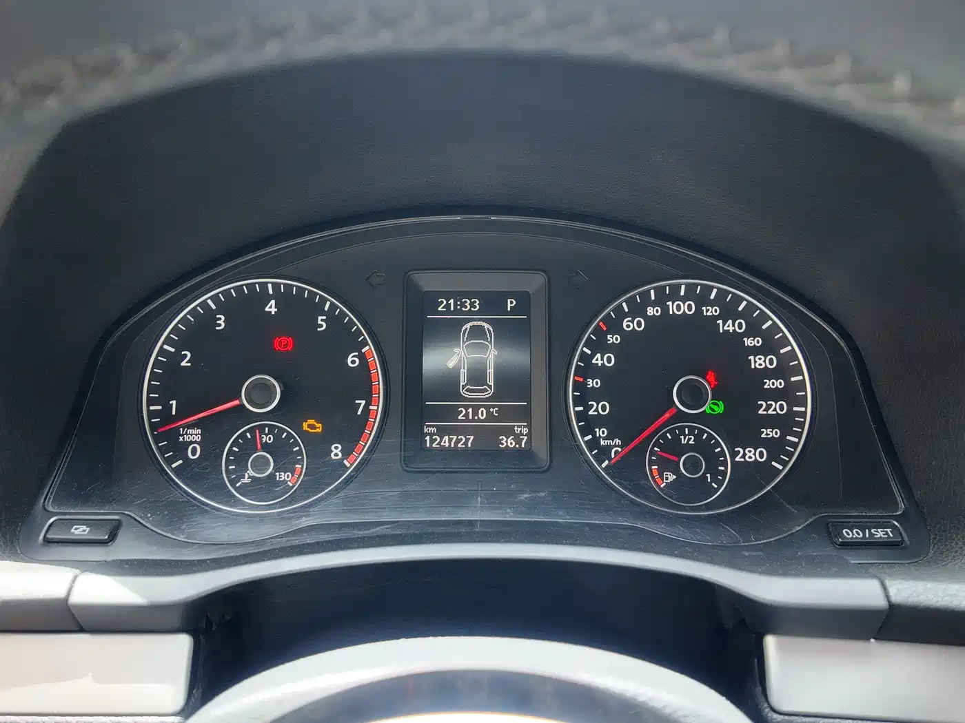 Volkswagen Scirocco 2011 2.0TSI Luxury фото 8